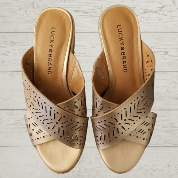 Lucky Brand Keela Wedge Sandal Gold - Picture 3 of 7